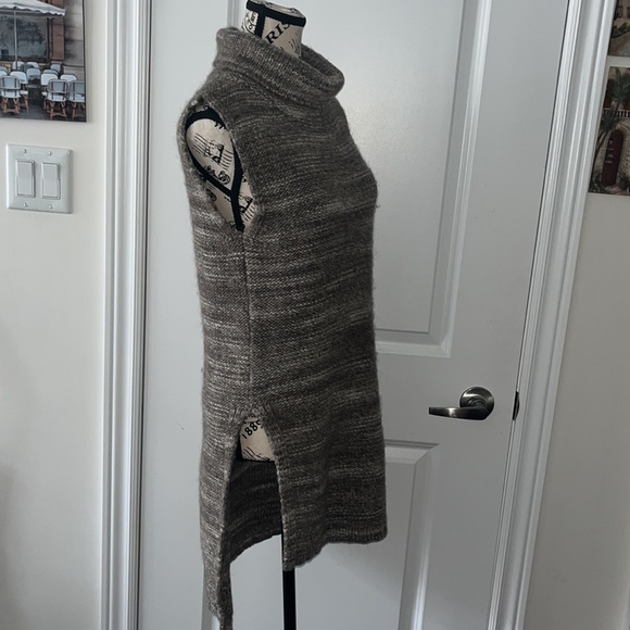 Massimo Dutti Italian Yarn Gray Mock Turtleneck Vest Size Medium Sleeveless - Picture 3 of 8